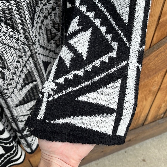 Geometric Hooded Duster - Picture 4 of 6